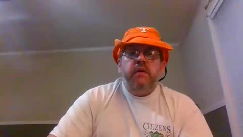 Snapshot of gobey33 chatting on November 10, 7:07 am IDKIDCIDGAF online show from November 10, 7:07 am