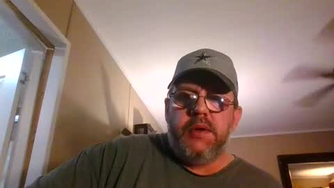 Snapshot of gobey33 chatting on November 18, 1:11 am IDKIDCIDGAF online show from November 18, 1:11 am