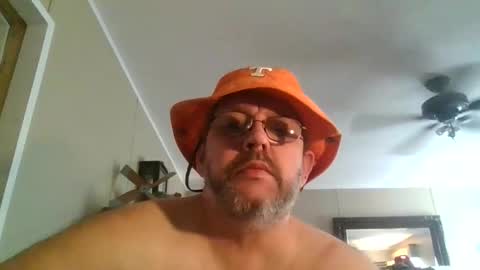 Snapshot of gobey33 chatting on November 19, 7:58 pm IDKIDCIDGAF online show from November 19, 7:58 pm