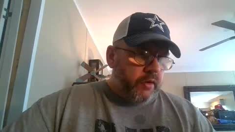 Snapshot of gobey33 chatting on November 23, 6:19 pm IDKIDCIDGAF online show from November 23, 6:19 pm