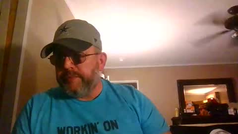 Snapshot of gobey33 chatting on November 27, 1:18 am IDKIDCIDGAF online show from November 27, 1:18 am