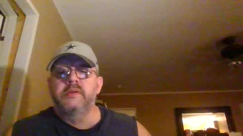 Snapshot of gobey33 chatting on December 3, 1:24 am IDKIDCIDGAF online show from December 3, 1:24 am