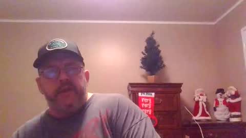 Snapshot of gobey33 chatting on December 4, 1:26 am IDKIDCIDGAF online show from December 4, 1:26 am