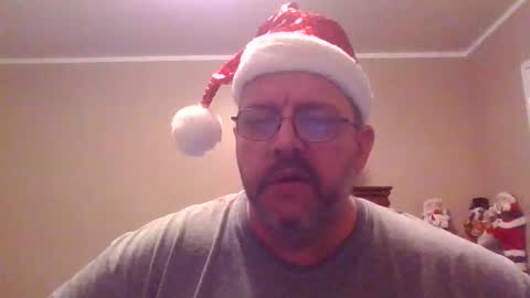 Snapshot of gobey33 chatting on December 5, 1:25 am IDKIDCIDGAF online show from December 5, 1:25 am