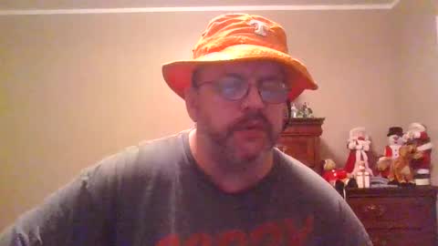 Snapshot of gobey33 chatting on December 23, 1:36 am IDKIDCIDGAF online show from December 23, 1:36 am