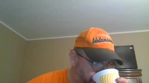 Snapshot of gobey33 chatting on February 5, 11:48 am IDKIDCIDGAF online show from February 5, 11:48 am