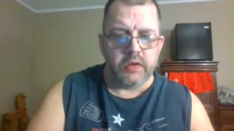 Snapshot of gobey33 chatting on March 1, 12:23 am IDKIDCIDGAF online show from March 1, 12:23 am