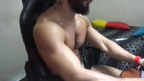 Snapshot of god_hunkules chatting on February 2, 6:20 pm god hunkules online show from February 2, 6:20 pm