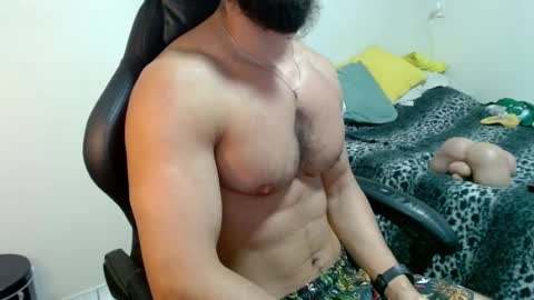 Snapshot of god_hunkules chatting on November 29, 4:32 pm god hunkules online show from November 29, 4:32 pm