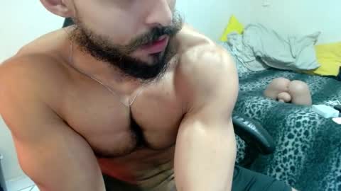 Snapshot of god_hunkules chatting on December 15, 10:14 pm god hunkules online show from December 15, 10:14 pm