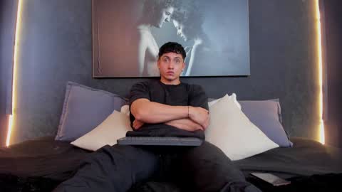 Snapshot of god_of_olympus1 chatting on December 7, 5:09 pm steven online show from December 7, 5:09 pm