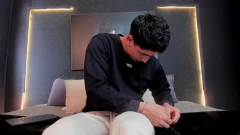 Snapshot of god_of_olympus1 chatting on December 9, 3:44 pm steven online show from December 9, 3:44 pm