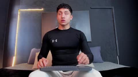 Snapshot of god_of_olympus1 chatting on December 10, 12:49 pm steven online show from December 10, 12:49 pm