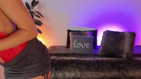 Snapshot of goddes_helena chatting on December 6, 12:45 am Elena online show from December 6, 12:45 am