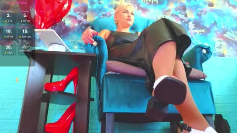 Mrs. Isabella online show from September 18, 3:08 am