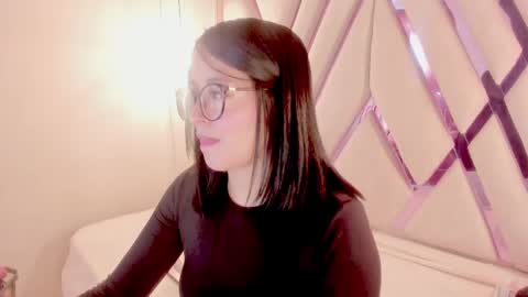 M A R T I N A  online show from May 21, 12:45 pm