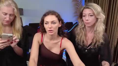   330 UTC2 girls   online show from December 19, 3:40 am