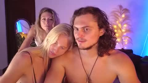   330 UTC2 girls   online show from January 22, 5:48 am