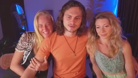   330 UTC2 girls   online show from February 19, 3:50 am