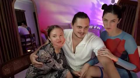   330 UTC2 girls   online show from October 29, 3:42 am