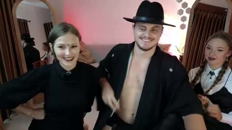   330 UTC2 girls   online show from October 30, 4:47 am