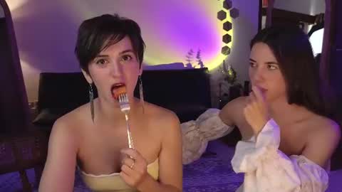   330 UTC2 girls   online show from July 9, 5:44 am