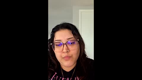 Snapshot of goddess_sereniity chatting on April 12, 7:52 pm goddess_sereniity online show from April 12, 7:52 pm