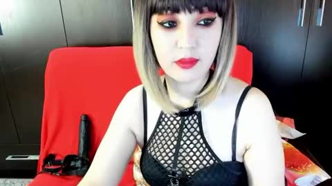 Snapshot of goddessemily_ chatting on June 19, 4:17 am goddessemily_ online show from June 19, 4:17 am