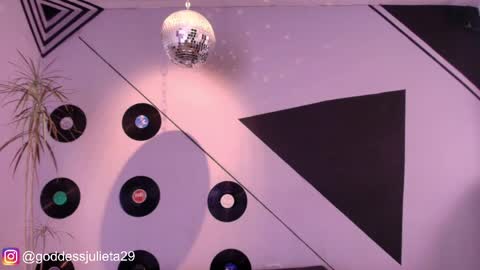 Julieta online show from April 3, 7:01 pm