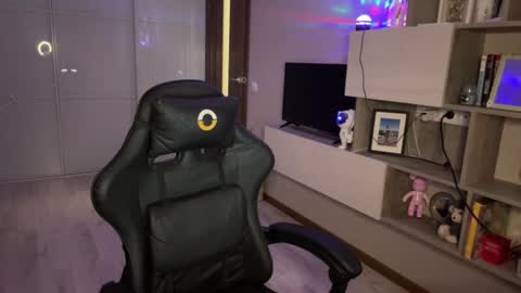 Snapshot of goddesskate_ chatting on August 3, 7:06 pm Kate online show from August 3, 7:06 pm