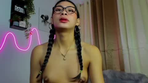 Kyla and Nian online show from February 11, 1:43 am