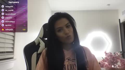 Snapshot of goddessreyna chatting on June 24, 2:32 am Goddess Reyna online show from June 24, 2:32 am