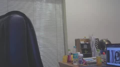 Snapshot of godzilla_inside chatting on February 9, 8:33 am godzilla_inside online show from February 9, 8:33 am