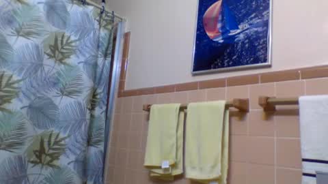 Snapshot of gojo885 chatting on March 9, 5:55 am gojo885 online show from March 9, 5:55 am