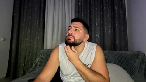 gold_alpha_boy online show from October 25, 6:13 pm