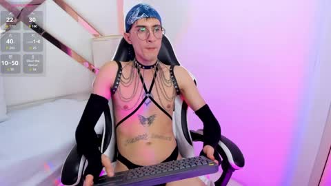 Snapshot of gold_d_jean chatting on April 8, 2:22 am JEAN online show from April 8, 2:22 am