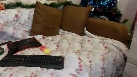 Snapshot of gold_womanx9 chatting on December 14, 10:25 pm Ani online show from December 14, 10:25 pm