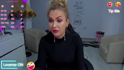 Nicole.. online show from March 28, 10:26 am