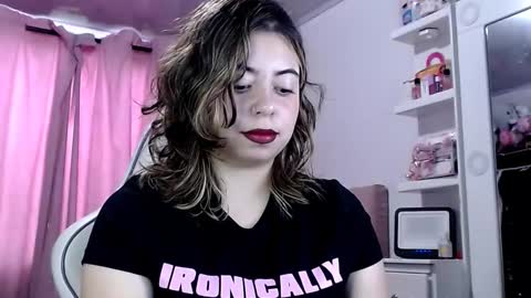 Snapshot of golden_gingerkitty chatting on February 24, 2:15 pm golden_gingerkitty online show from February 24, 2:15 pm