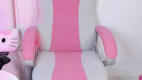 Snapshot of golden_issy chatting on February 14, 1:46 am golden_issy online show from February 14, 1:46 am