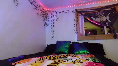 Snapshot of goldendelicious577600 chatting on May 2, 7:13 am XxPretentious PeachxX online show from May 2, 7:13 am