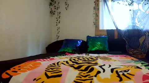 Snapshot of goldendelicious577600 chatting on June 8, 8:42 pm XxPretentious PeachxX online show from June 8, 8:42 pm