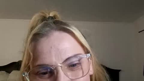 goldendoll1704 online show from June 8, 1:28 am