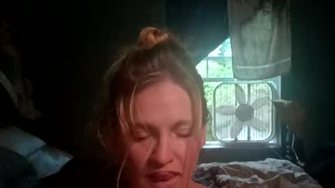goldendoll1704 online show from August 8, 11:07 pm