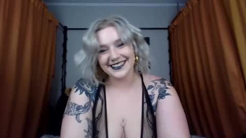Snapshot of goldenglimmering chatting on June 7, 12:04 am Golden Glimmer online show from June 7, 12:04 am