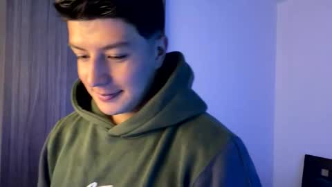 goldenknight33 online show from December 1, 3:39 pm