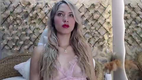 Snapshot of goldenmusee chatting on January 14, 1:39 pm goldenmusee online show from January 14, 1:39 pm