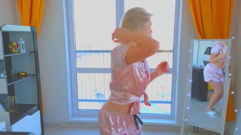 Angie online show from January 9, 9:45 am