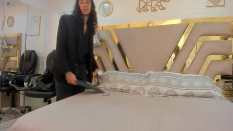 goldentemptation_ online show from April 10, 5:17 pm