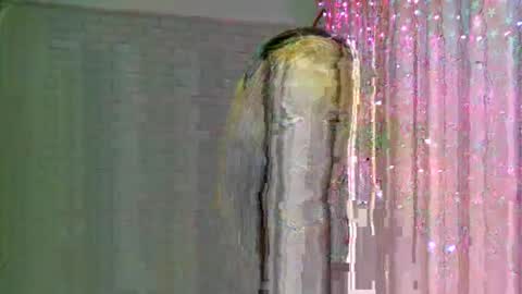 Snapshot of goldenworld_bi_car chatting on November 20, 7:08 am Christie online show from November 20, 7:08 am